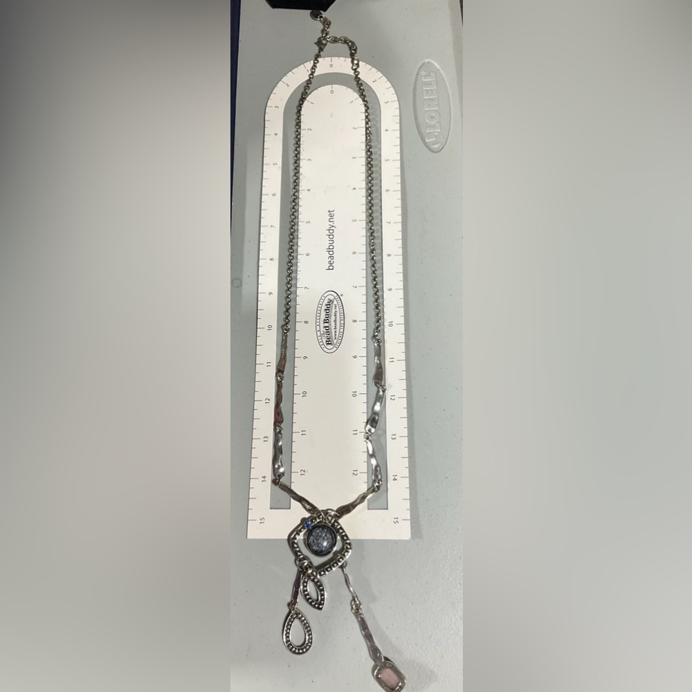 Elegant Silver Pendant Necklace - Picture 4 of 4